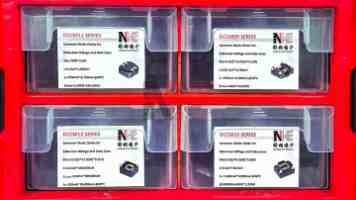 擅自打开飞机应急舱门，要负什么责任？（新闻看法）